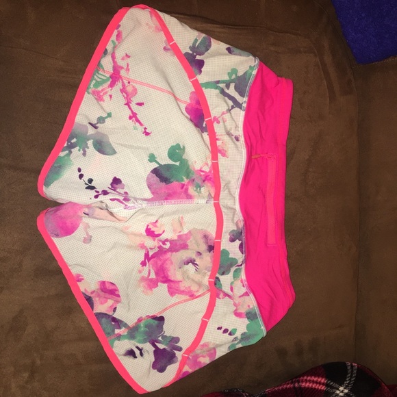 Lululemon Blurred Blossom Shorts RARE* | 2 - Picture 6 of 8